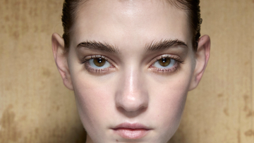 Με 12.000€ μπορείτε να αποκτήσετε πράσινα μάτια -Βίντεο