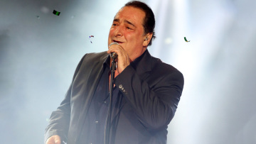 Η βιογραφία του Βασίλη Καρρά: Η απαγωγή στον δρόμο για το πανηγύρι, το σπίτι που χάθηκε στα ζάρια, η γνωριμία με τον Εθνάρχη