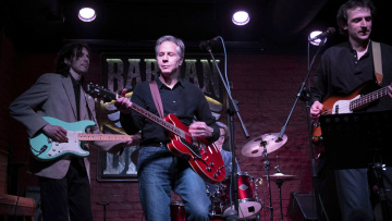 Άντονι Μπλίνκεν: Πήγε στην εμπόλεμη Ουκρανία και... έπαιξε ηλεκτρική κιθάρα σε κλαμπ - Δείτε βίντεο