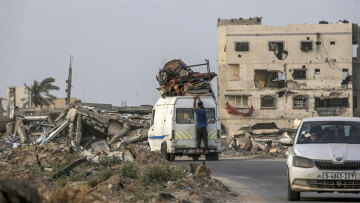 Συνεχείς αεροπορικοί βομβαρδισμοί στη Γάζα - Φεύγουν μαζικά με όποιο μέσο βρουν οι κάτοικοι στη Ράφα