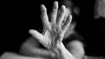 Αχαΐα: Με το πρόσχημα ότι έψαχνε δουλειά ο 23χρονος Αφγανός πλησίασε και βίασε την 62χρονη σε χωράφι