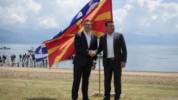 Η Συμφωνία των Πρεσπών διχάζει την Κουμουνδούρου: Με «ψυχή Πολάκη» ο ΣΥΡΙΖΑ, με «ψυχή Τσίπρα» ο Κόκκαλης