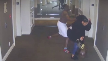 Sean «Diddy» Combs: Η πρώτη αντίδραση του ράπερ μετά το βίντεο που χτυπά με μανία την πρώην του - «Λυπάμαι, αισθάνομαι αηδιασμένος»