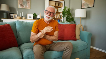 Μουδιάσματα και τσιμπήματα: Ποια πάθηση μαρτυρούν – Ποιοι κινδυνεύουν περισσότερο