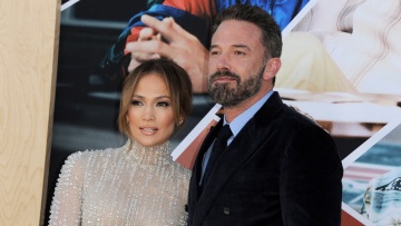 Λόπεζ - Αφλεκ: Δυο ξένοι στην ίδια πόλη, ψάχνει ο καθένας για δικό του σπίτι