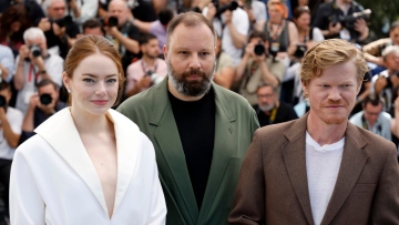 Γιώργος Λάνθιμος: Στο photocall των Καννών μαζί με το καστ του Kinds of Kindness