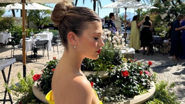 Κλέλια Ανδριολάτου: Η σέξι λεπτομέρεια στην ελληνική δημιουργία που φόρεσε στις Κάννες