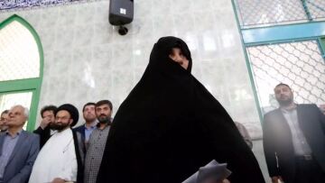 Ιράν: Ποια είναι η χήρα του Εμπραχίμ Ραϊσί - Η αμφιλεγόμενη για τον μουσουλμανικό κόσμο Πρώτη Κυρία Τζαμιλέ Αλαμολόντα