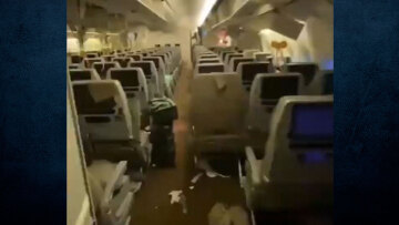Singapore Airlines: Το εσωτερικό του αεροσκάφους μετά τις φονικές αναταράξεις – Δείτε βίντεο