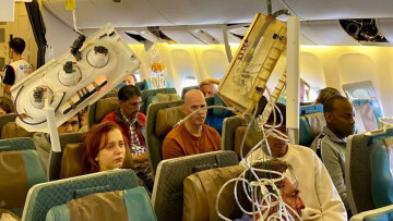 Singapore Airlines: Αυστηρότερους κανόνες για τις ζώνες βάζει η εταιρεία μετά την τραγωδία με τις αναταράξεις