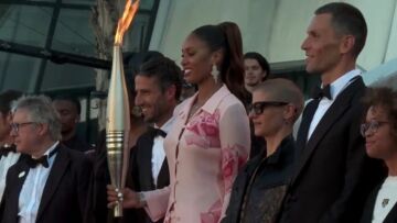 Φεστιβάλ Καννών: Η Ολυμπιακή φλόγα πέρασε από το κόκκινο χαλί