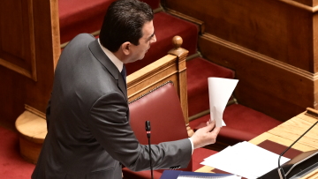 Ανέβηκαν οι τόνοι στη Βουλή για την ακρίβεια - Για πρώτη φορά επιβάλλονται πρόστιμα και εισπράττονται, λέει ο Σκρέκας