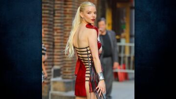 Άνια Τέιλορ Τζόι: Με αποκαλυπτικό φόρεμα σε talk show