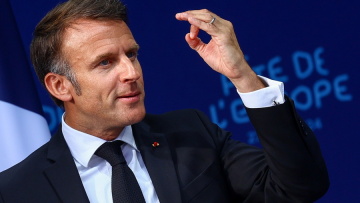 Πεσκόφ: Πολύ νωρίς για να μιλήσουμε για πιθανή παραίτηση Μακρόν