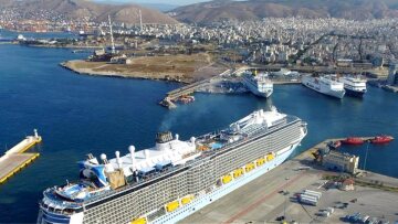 Τα λιμενικά τέλη μειώνονται κατά 50% για έναν χρόνο