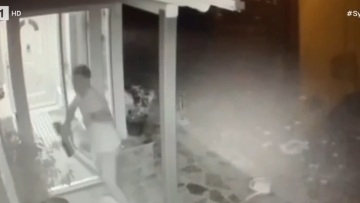 Θεσσαλονίκη: Ιδιοκτήτης μονοκατοικίας έδιωξε τους διαρρήκτες με μια σκούπα - Δείτε βίντεο