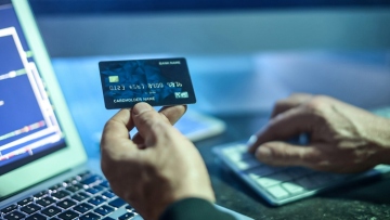 Δώρο Πάσχα: Πότε πληρώνεται και πώς υπολογίζεται, επηρεάζεται από την αύξηση του κατώτατου μισθού;
