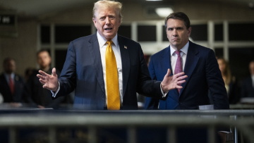 Τραμπ: Ούτε η Μητέρα Τερέζα δεν θα μπορούσε να ξεπεράσει τέτοιες κατηγορίες