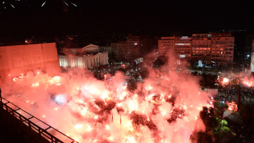 Τελικός UEFA Conference League: Όλος ο Πειραιάς μπροστά στις γιγαντοοθόνες για τον ιστορικό τελικό- Δείτε βίντεο