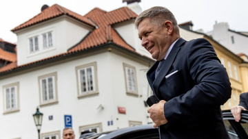 Σλοβακία: Ο πρωθυπουργός Φίτσο πήρε εξιτήριο από το νοσοκομείο όπου νοσηλευόταν έπειτα από την απόπειρα δολοφονίας του