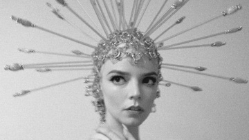 Άνια Τέιλορ Τζόι: Πιο σέξι από ποτέ, σε νέα φωτογράφιση