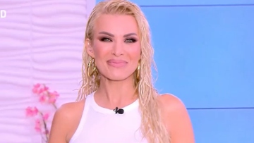 Κατερίνα Καινούργιου: Μικρή έντυνα τον αδερφό μου κορίτσι και τον φώναζα «Έλενα»