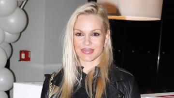 Βίκυ Κάβουρα: Ανέβασε την πρώτη φωτογραφία μέσα από το μαιευτήριο μετά τη γέννηση της κόρης της 