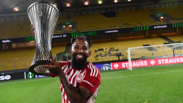 Ολυμπιακός: Ο Ροντινέι χτύπησε τατουάζ την κούπα του Conference League - Φωτογραφία 