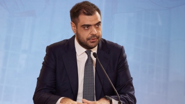 Μαρινάκης: Ερωτήματα από το σόου Κασσελάκη - Διάγει τόσο πολυτελή βίο με δανεικά ή κάτι κρύβει;