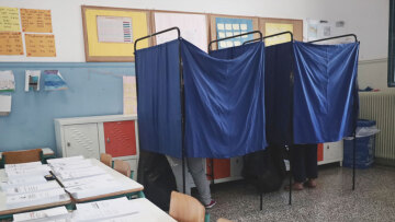 Ευρωεκλογές 2024: Όλα όσα πρέπει να γνωρίζουμε - Πού ψηφίζουμε, πόσους σταυρούς βάζουμε, ποια είναι τα 31 κόμματα