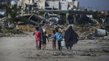 Γάζα: Ο καθημερινός αγώνας των κατοίκων για να βρουν νερό - «Πλένουμε τα παιδιά μας σε μια μικρή λεκάνη»