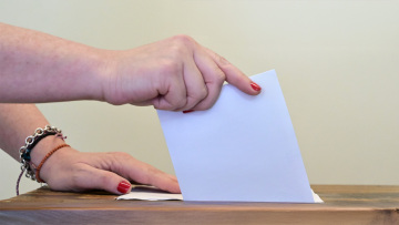 Δημοσκόπηση GPO: Βελτιώνονται τα ποσοστά της ΝΔ μετά τη ΔΕΘ – Καθηλωμένα τα κόμματα της αντιπολίτευσης