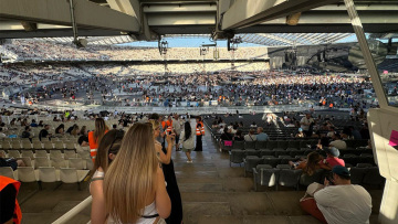 Γεμίζει το ΟΑΚΑ για τους Coldplay - Έτοιμοι να «βάλουν φωτιά» μπροστά σε 60.000 κόσμο