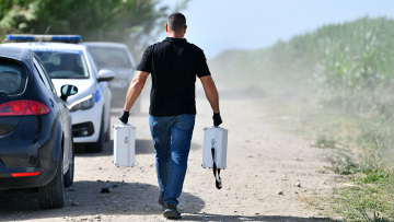 Πύργος: Ο θείος έπεισε το κορίτσι να μπει στο αυτοκίνητό του, το σκότωσε με κατσαβίδι και το πέταξε σε καλαμιές