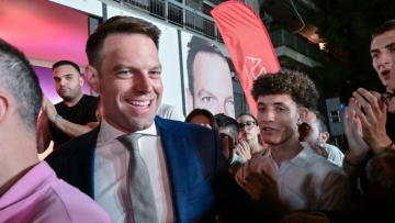 ΣΥΡΙΖΑ: Αμηχανία Κασσελάκη μετά τα αποτελέσματα των ευρωεκλογών - Η «ντρίμπλα» στους δημοσιογράφους με την βόλτα της Φάρλεϊ