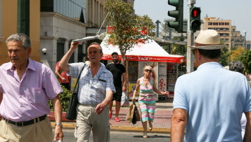 Ισχυρός καύσωνας με 42άρια από σήμερα - Κλειστά σχολεία, τηλεργασία στο Δημόσιο και μέτρα ασφαλείας