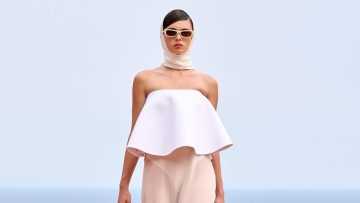 Ντέβα Κασέλ: Η πανέμορφη κόρη της Μόνικα Μπελούτσι και του Βενσάν Κασέλ με την τσάντα-αντικείμενο πόθου