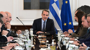 Ανασχηματισμός: Ραντεβού, τηλέφωνα και ζυμώσεις - Yπουργοί προς έξοδο και «καραμπόλες»