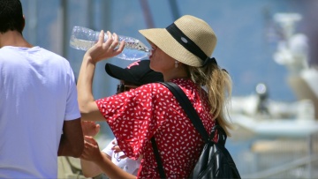 Καιρός: Μπουρίνια στη βόρεια Ελλάδα, 38άρια και σκόνη στη νότια - Κίνδυνος πυρκαγιάς σε 8 περιοχές