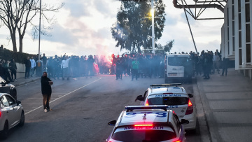 Παναθηναϊκός: Επεισόδια οπαδών με την Αστυνομία πριν τον 5ο τελικό στο ΟΑΚΑ 