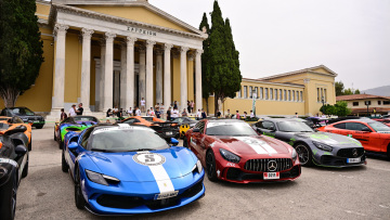 Γέμισε με supercars το Σύνταγμα - Δείτε τα πολυτελή αυτοκίνητα που συμμετέχουν στο «6to6 Motor Europe Tour»