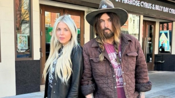 Mπίλι Ρέι Σάιρους: Κατηγορεί την εν διαστάσει σύζυγό του ότι τον χρέωσε 96.000 δολάρια - Ζητά προσωρινά ασφαλιστικά μέτρα