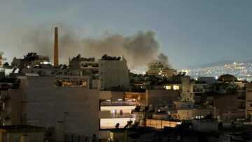 Φωτιά σε διαμέρισμα στα Κάτω Πατήσια - Μεταφέρθηκαν σε ασφαλές σημείο δύο γυναίκες