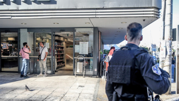 Πειραιάς: Επιχειρούν να λύσουν τον γρίφο της φονικής συμπλοκής στο super market – Στο μικροσκόπιο παλιές υποθέσεις