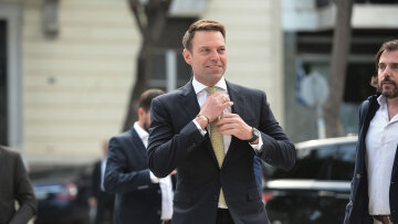 Στα πρόθυρα νέας διάσπασης ο ΣΥΡΙΖΑ - Όλοι εναντίον όλων με φόντο τις αναφορές σε χάος στο κόμμα και μαύρο χρήμα