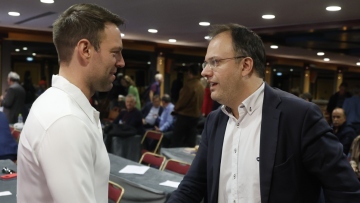 «Αντίποινα» Κασσελάκη σε Θεοχαρόπουλο: Τον απέλυσε την ημέρα της Διάσκεψης του Ινστιτούτου Τσίπρα