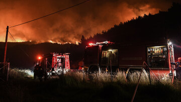 Υψηλός κίνδυνος πυρκαγιάς το Σάββατο μετά τη μάχη σε δεκάδες πύρινα μέτωπα το τελευταίο 24ωρο