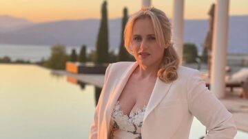  Ρέμπελ Γουίλσον: Οι νέες φωτογραφίες από την επίσκεψή της στην Ελλάδα - Το πιο επικό και εκθαμβωτικό ταξίδι, γράφει