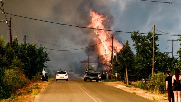 Ηλεία: Σε δύο περιοχές η μεγάλη μάχη με τη φωτιά - Αγωνία για την ενίσχυση των ανέμων μετά τις 12