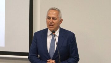 ΣΥΡΙΖΑ - Αναδίπλωση Αποστολάκη για το μαύρο χρήμα: Δεν γνωρίζω τίποτα, όσα είπα αποτελούν εκτιμήσεις